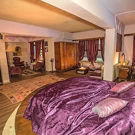 Karlik Evi - Special Category